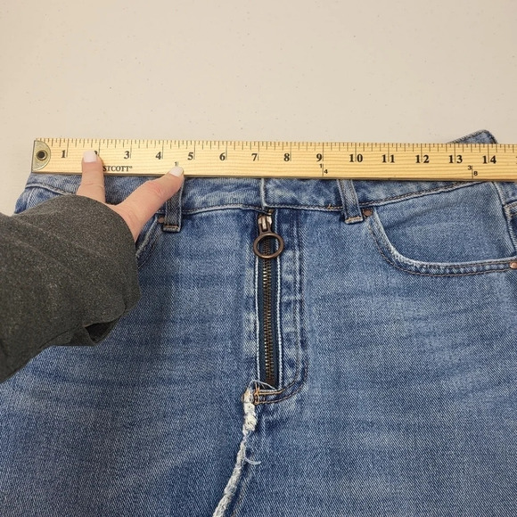 PACSUN Medium Wash Denim Zip Front Mini Skirt Sz 26 - Picture 7 of 10